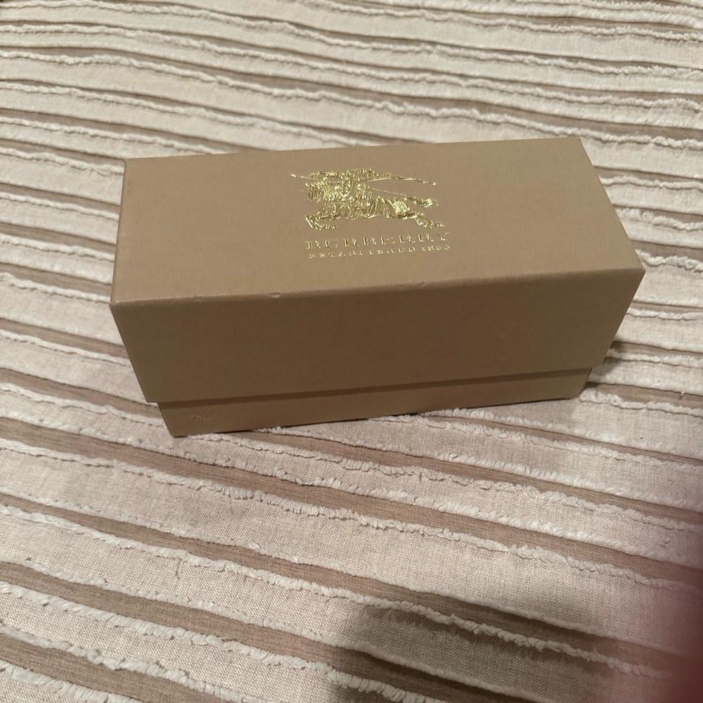 💫Burberry sunglasses box
